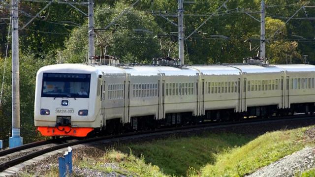 Изучаем цвета и поезда, железнодорожный транспорт для детей Обучающее видео смотреть онлайн