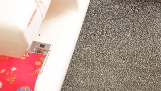 Собрала обрезки от пошива платья и сшила необычным способом. Просто, без окантовки и косой бейки. смотреть онлайн