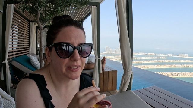 AURA SKYPOOL | THE WORLD'S HIGHEST 360° INFINITY POOL | DUBAI VLOG смотреть онлайн