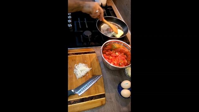 Pomidor Yumurta - Azerbaijani Eggs with Tomatoes - Яичница с Помидорами по-Азербайджански смотреть онлайн