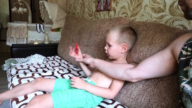 починил самокат и изобрел СПИННЕР АНТИСТРЕСС смотреть онлайн