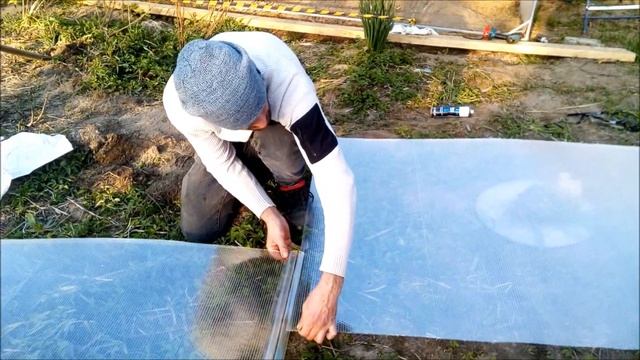 Сделали теплицу из поликарбоната и металла. Обзор жителей теплицы) смотреть онлайн