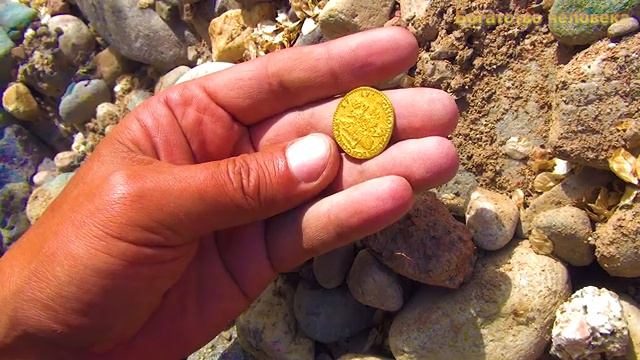 Возле дороги какие только камни и монеты можно найти смотреть онлайн