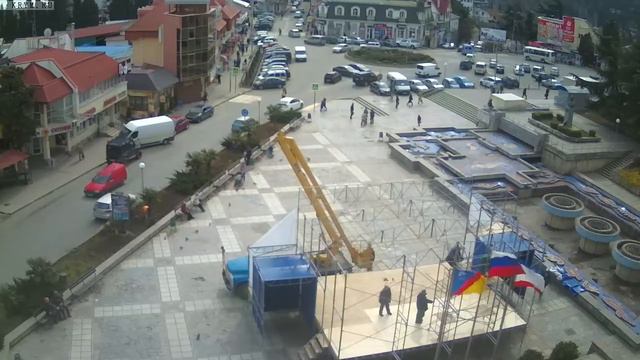 Вебкамера "Площадь Советская". Запись 17.03.2017 13:00:05 смотреть онлайн