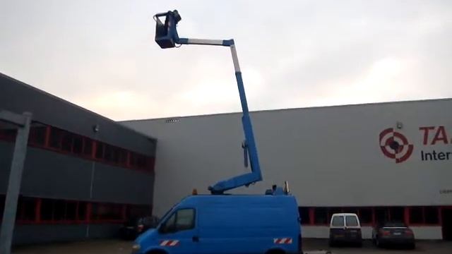 RENAULT MASTER 90DCI 07-2002 BLUE W/ VERSALIFT ET32NE BOOM WORKLIFT 1150CM смотреть онлайн