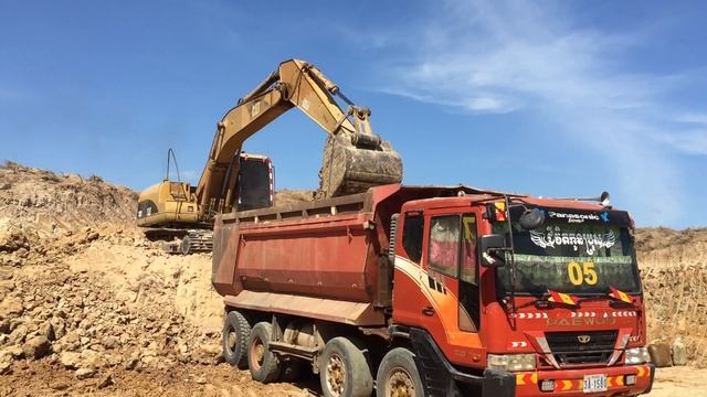 ឡានដឹកដី, Excavator Loading Dump Trucks, Heavy Equipment in Cambodia смотреть онлайн