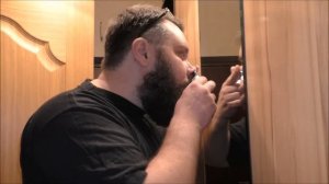 Как брить волосы в носу с помощью триммера