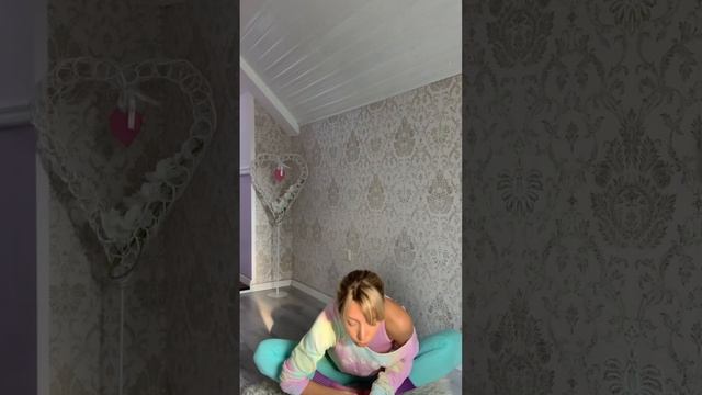 Упражнение на раскрытие женственности, сняти спазма с малого таза и в результате облегчения ПМС смотреть онлайн