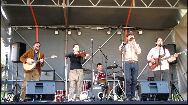  Ilmar Karuso Band (Австралия) "My Buckets Got a Hole in It" смотреть онлайн