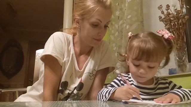 Сонечка (2,5 года) смешно рассказывает сказку "Капризная кошка" смотреть онлайн