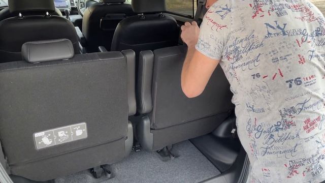 Обзор (сравнение) HONDA Freed HYBRID и Freed Spike 4WD