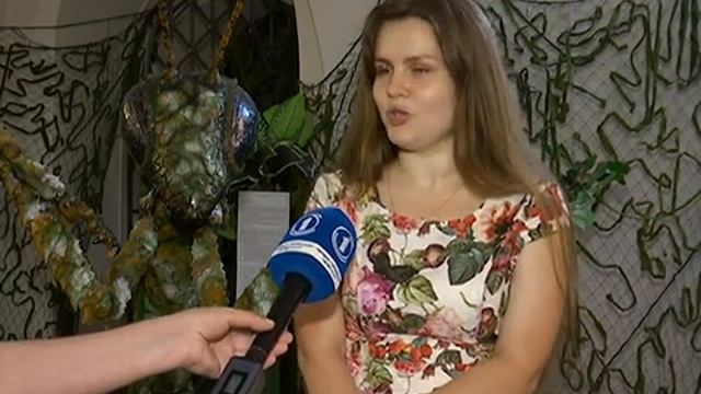 Гигантские насекомые временно поселились во Дворце Румянцевых и Паскевичей. смотреть онлайн