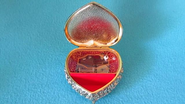 Westland Ever Green Gold Tone Repousse Musical Heart Shaped I Love You Jewelry Box смотреть онлайн