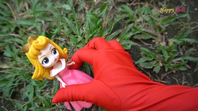 OMG!! MENEMUKAN BONEKA BARBIE DAN PRINCESS SOFIA PRINCESS AURORA PRINCESS MULAN PRINCESS CINDERELLA смотреть онлайн