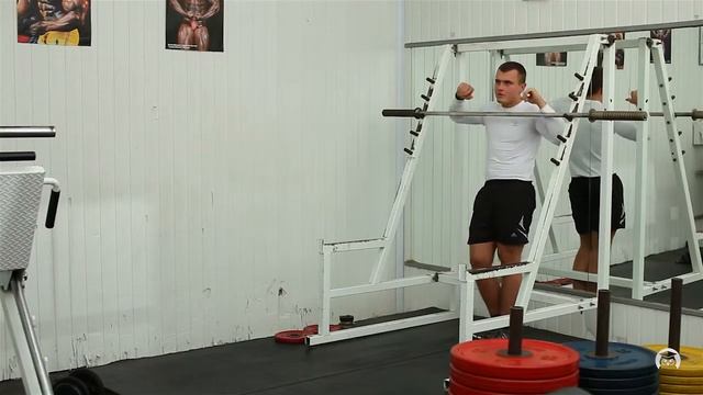 Приседания со штангой на груди смотреть онлайн