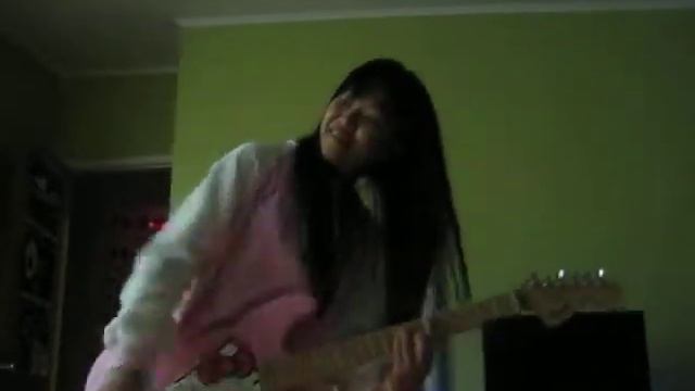 Mimi Star Plays Hello Kitty Guitar смотреть онлайн