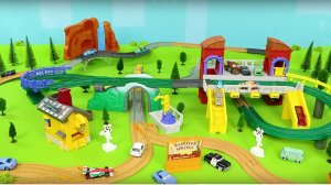 Грузовик доставляет игрушечные машинки