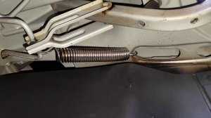 пружина открытия багажника ланос