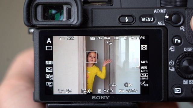 Автофокус по лицам и глазам при покадровой фокусировке. Sony A6400 смотреть онлайн