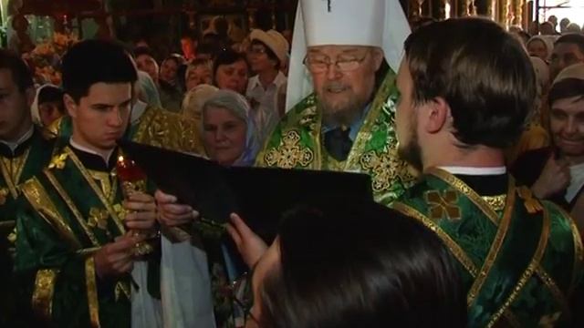 В Свято Троицком женском монастыре освятили медицинские халаты смотреть онлайн