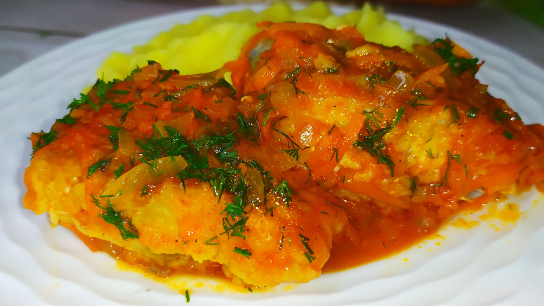 ПИКША в томатном СОУСЕ с ОВОЩАМИ! В ДУХОВКЕ! РЫБА запеченная! смотреть онлайн