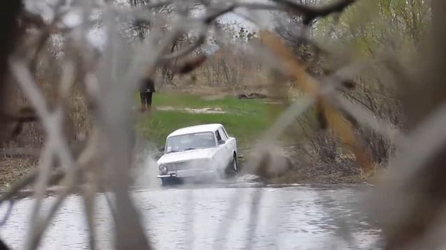 ЧАСТЬ 1 ВАЗ 2106 ПО ВОДЕ або дибіли за рульом смотреть онлайн