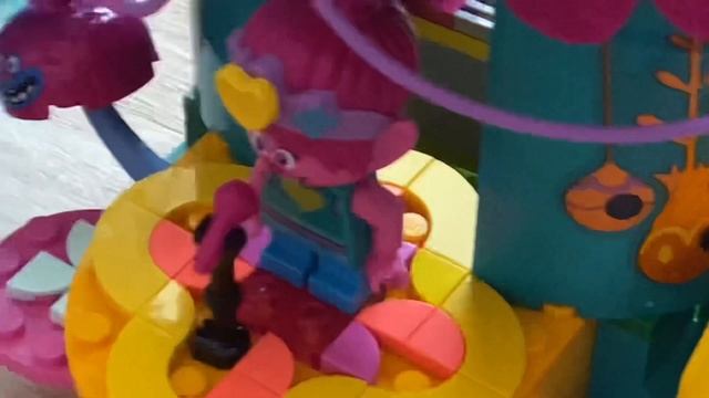 Концерт розочки из троллей песня «лифон» смотреть онлайн