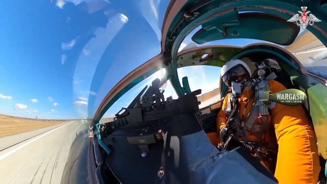 Russian MiG-31 aircraft perform air patrolling over the combat zone смотреть онлайн