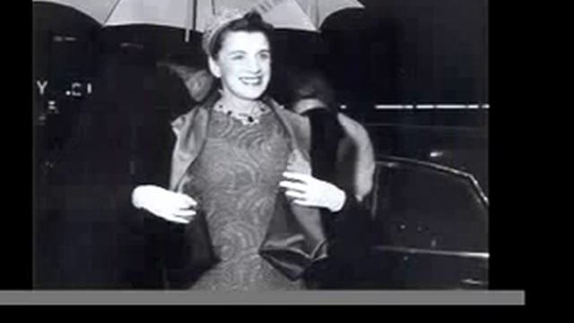 Bea Lillie / Joan Sutherland "Tom Jones" Waltz Aria "I Waver Twixt Madness" смотреть онлайн