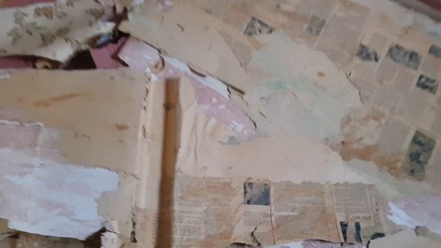 Старая газета под обоями. смотреть онлайн