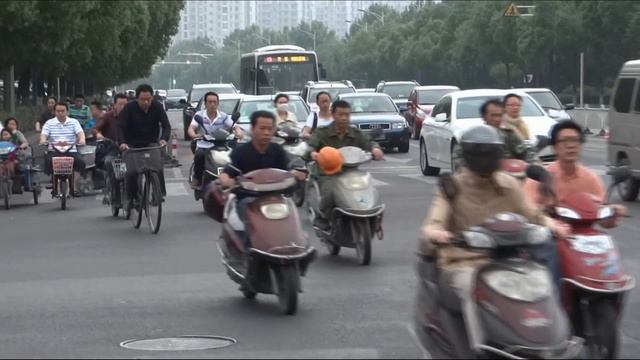 Движение электроскутеров в Китае смотреть онлайн