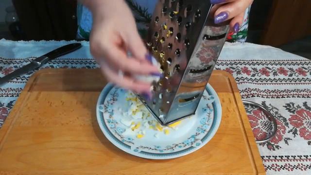 Салат "Пикантный" простой и очень вкусный и вполне может заменить оливье на новогоднем столе. смотреть онлайн