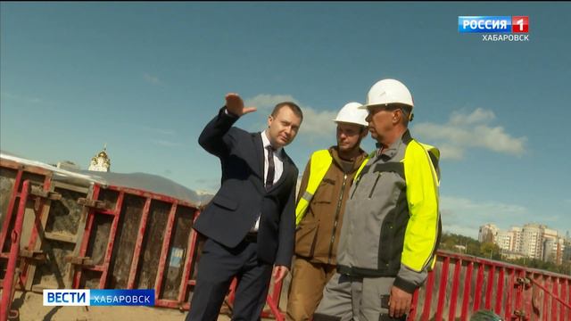 На дамбе, защищающей южную часть Хабаровска, возобновились масштабные работы смотреть онлайн