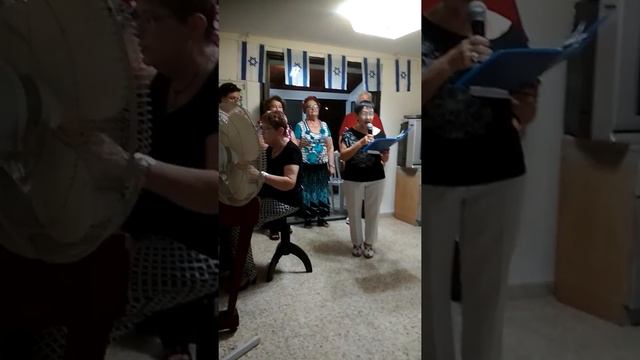 Мама поет песню ,а он мне нравится... смотреть онлайн