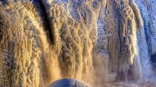Замёрзший водопад Ридо смотреть онлайн
