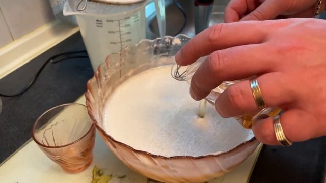 Домашние блины на молоке. Тонкие блинчики быстро и вкусно! смотреть онлайн