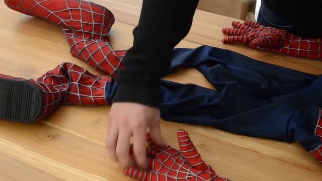 Настоящий костюм Человека-Паука. Оригинал Сэма Рэйми смотреть онлайн