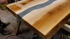 Покрываем столешницу маслом с твёрдым воском