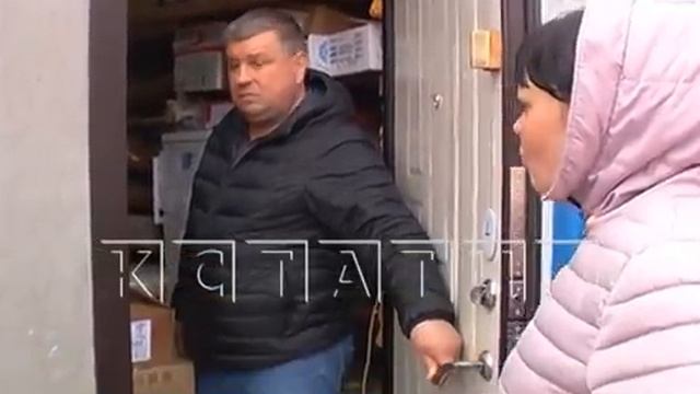 Продавцы, не соблюдающие не только санитарные нормы, но и нормы приличия смотреть онлайн