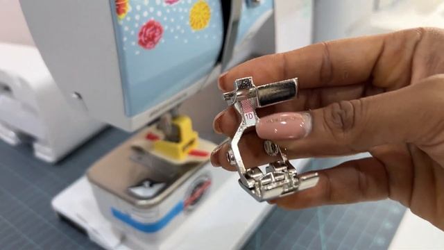 BERNINA 570 Kaffe Fasset Machine- Unboxing смотреть онлайн