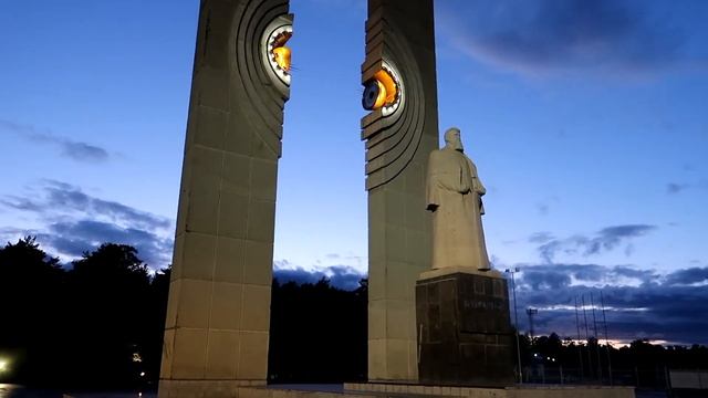 ЧЕЛЯБИНСК, памятник И.Курчатову смотреть онлайн