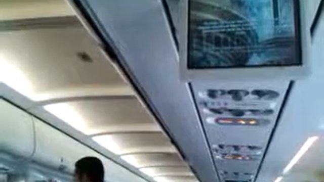 Молитва перед взлетом у Брунейских авиалиний смотреть онлайн