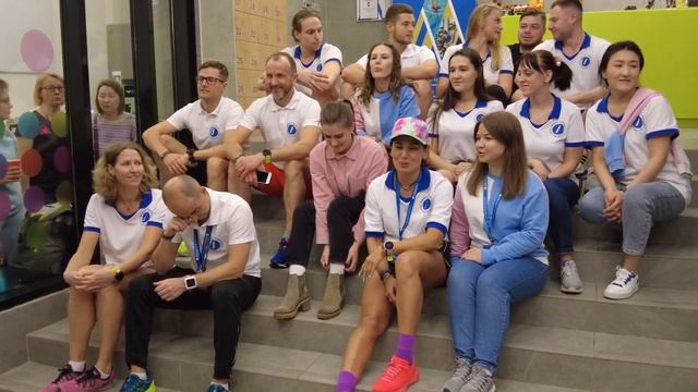 сотрудники клуба Гравити смотреть онлайн