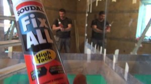 Жидкие гвозди для приклеивания зеркал.