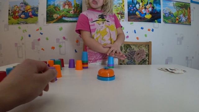 Степа и Ксюша соревнуются в игре ...КТО БЫСТРЕЕ... смотреть онлайн