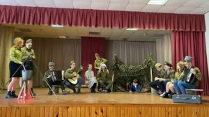 Инсценированние военно-патриотической песни 'В землянке'. Учащиеся 10 класса