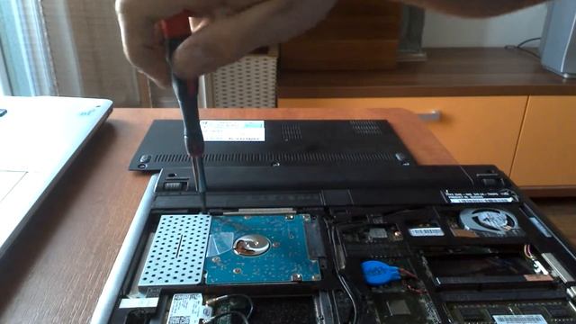 How to remove HDD from Lenovo Thinkpad Edge 120 and clean the fan смотреть онлайн