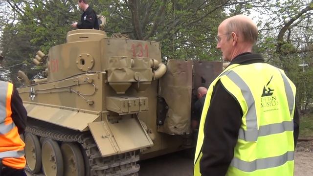 ?? Tiger Tank " Hand Crank Engine Start Up " смотреть онлайн