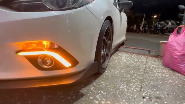 MAZDA 3 2015~2016 馬3 日行燈白光+方向燈黃光流/跑馬燈 方向燈的部份可接可不接 смотреть онлайн