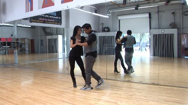 Introduction to Salsa Dancing for Beginners : Salsa Dancing смотреть онлайн